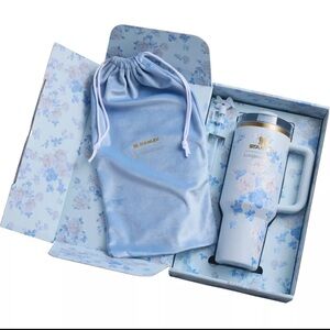 STANLEY X LOVESHACKFANCY QUENCHER 40 OZ Everblooming Rosettes (Love shack fancy)